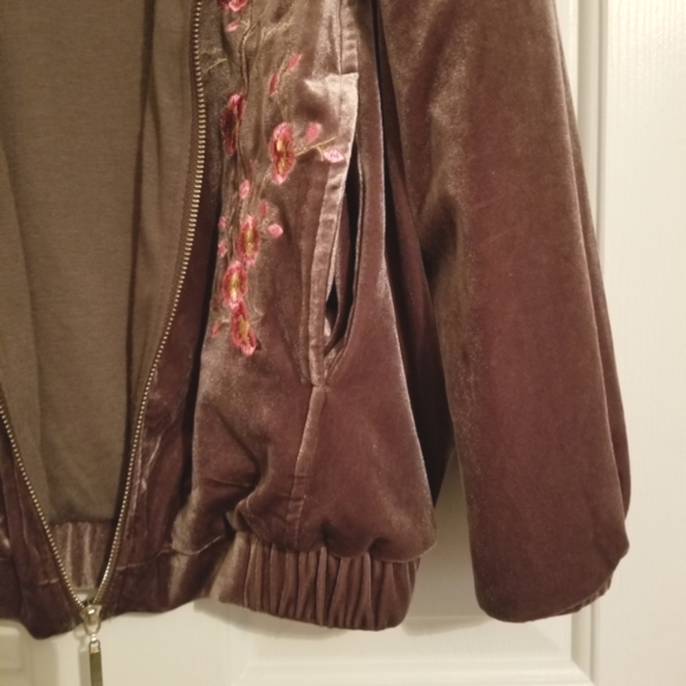 Solitaire Floral Embroidered Velvet Bomber Jacket - Picture 4 of 6